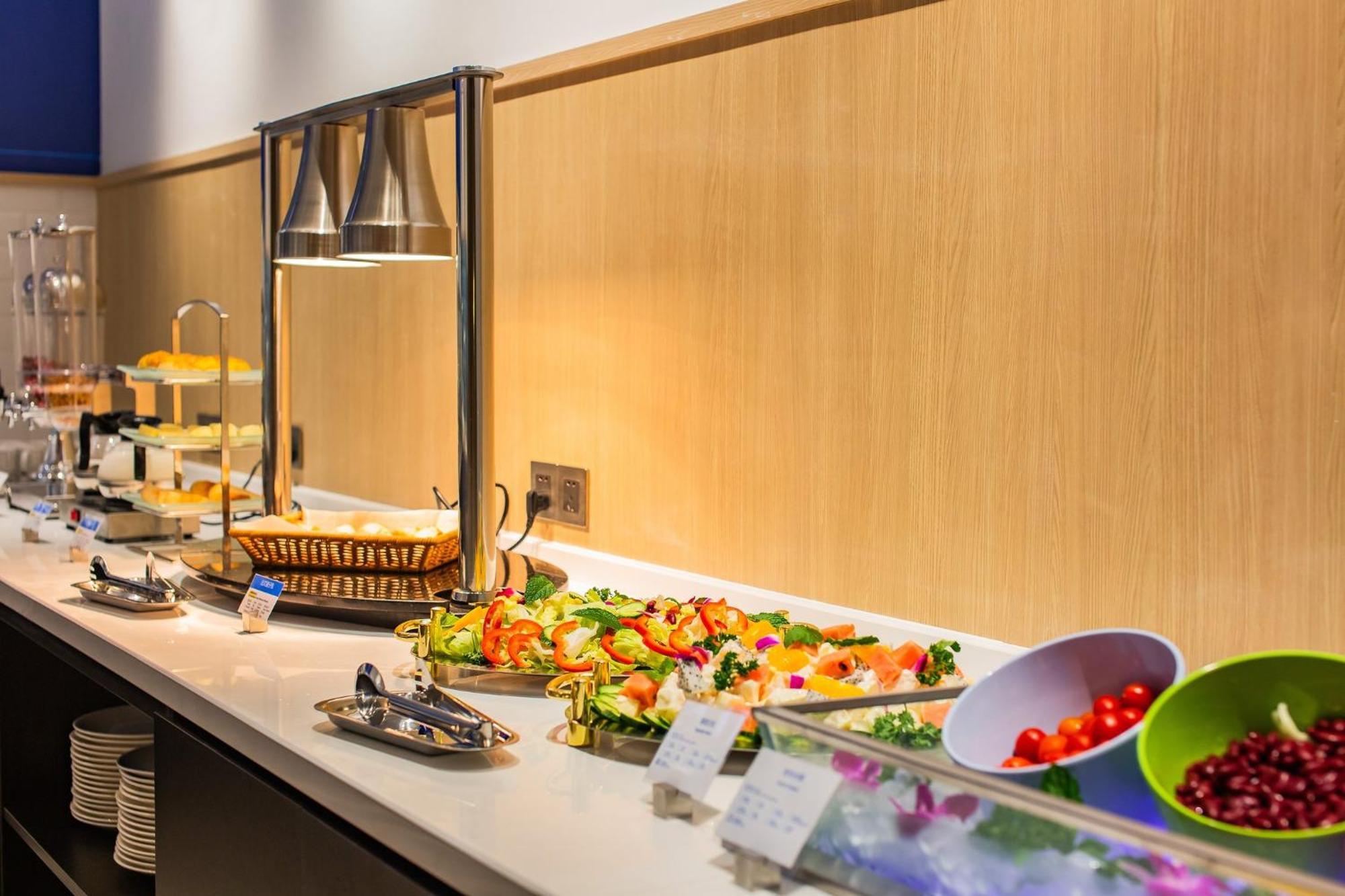 Holiday Inn Express Jiangmen Jianghai By Ihg Экстерьер фото